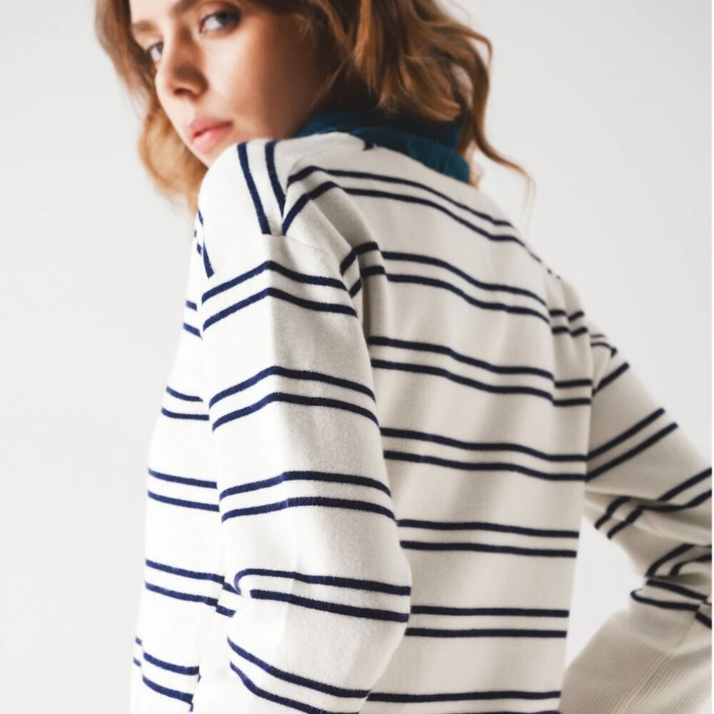 Sweater in White With Navy Stripe